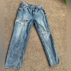 American Eagle Distressed Curvy Mom Jean Size 6